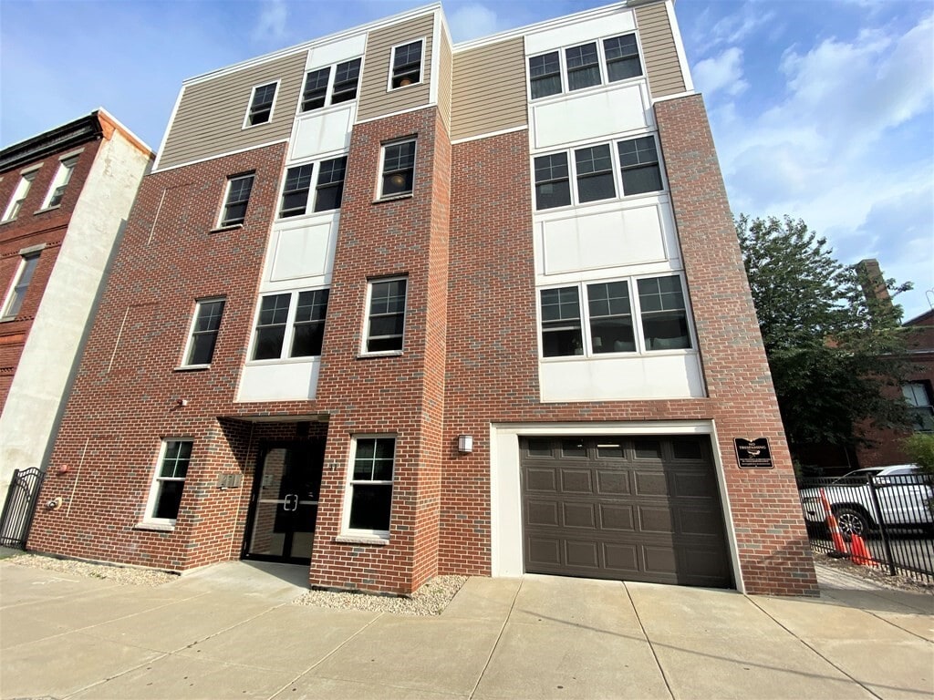 Building Photo - 41 Saratoga St