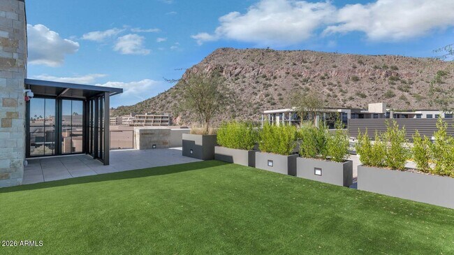 Building Photo - 6302 E Camelback Rd