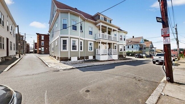 Building Photo - 5 Ropes St