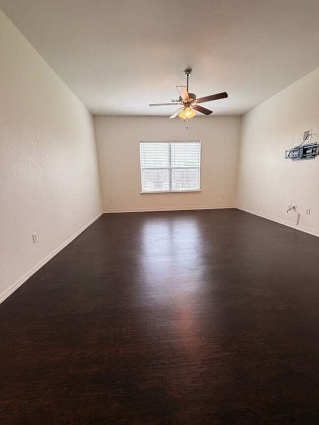 Building Photo - Beautiful 3BR/2BA House in Centerton with 2-Car Garage