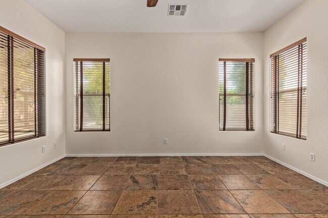 Building Photo - 3 Bedroom with Den in Chandler