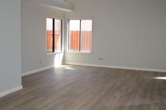 Building Photo - 217 Mitchum Dr