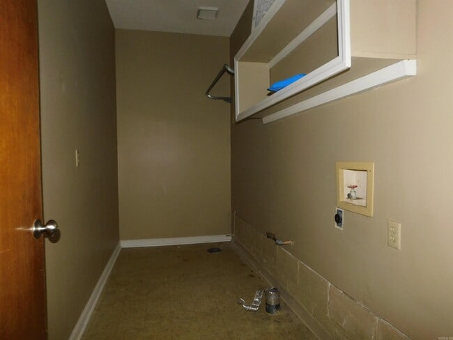 Building Photo - 12721 Valleywood Dr