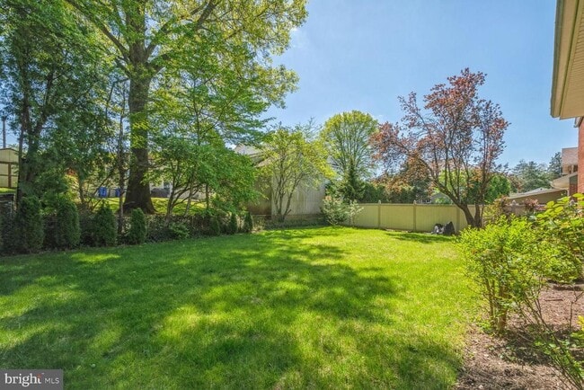 Building Photo - 5916 Greentree Rd