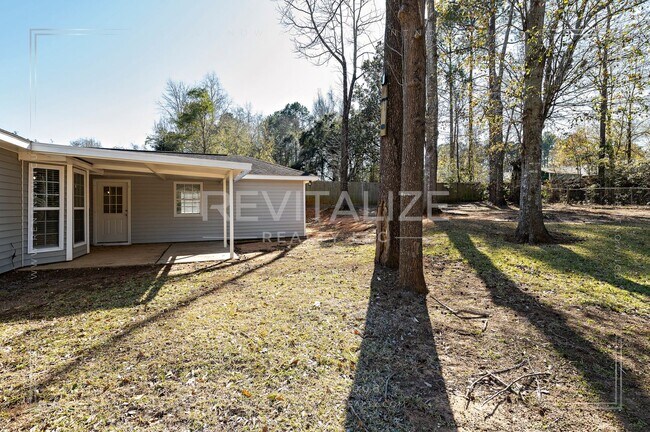 Building Photo - Beautifully Remodeled 4 Bed / 2 Bath Home near Airport Blvd