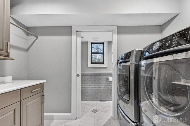 Building Photo - 2289 Brookside Dr