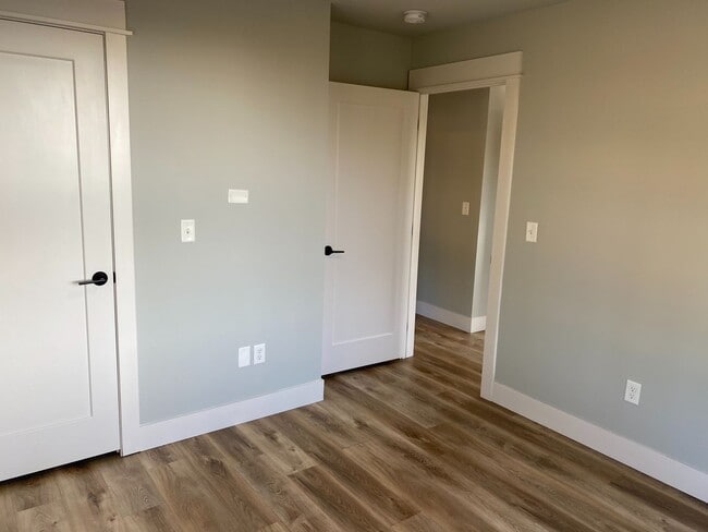 Building Photo - Modern 3 Bed, 2.5 Bath with Loft & Rooftop...
