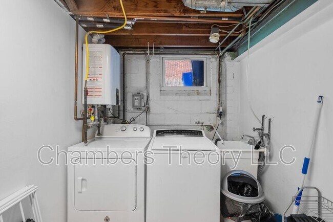 Building Photo - 3904 Lantern Dr