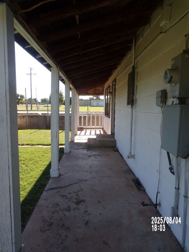 Building Photo - centrally located, pets negotiable with owner approval