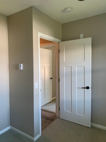 Building Photo - 465 W 5th St