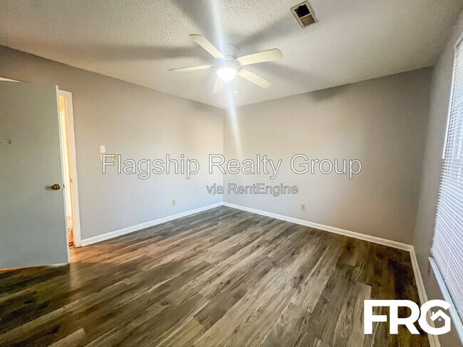 Building Photo - 107 Chesterfield Ct