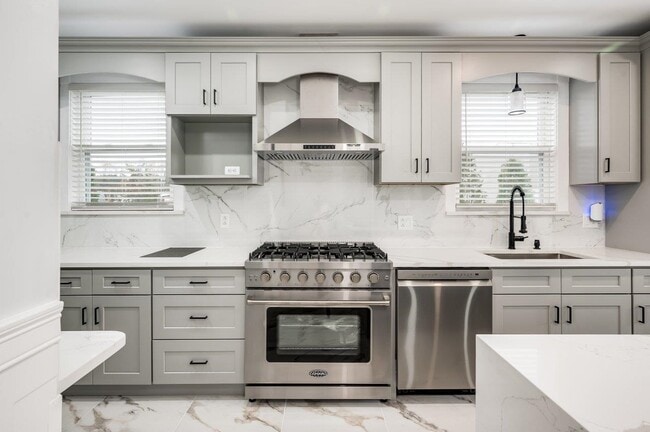 Building Photo - 815 Central Ave