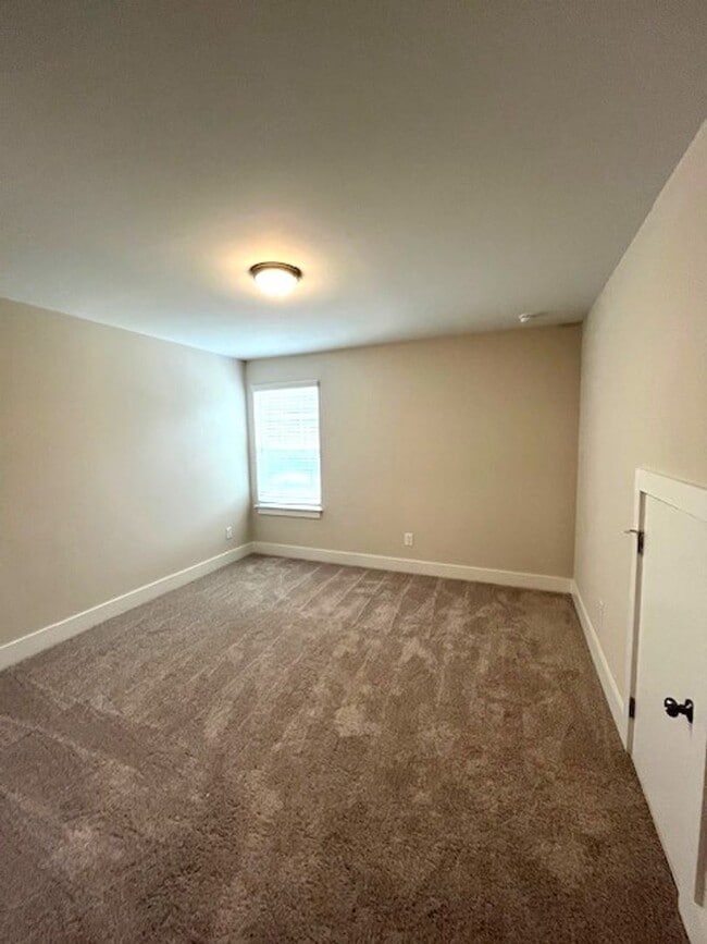 Building Photo - ~~ Charming Townhome w/Bonus Room in Meban...