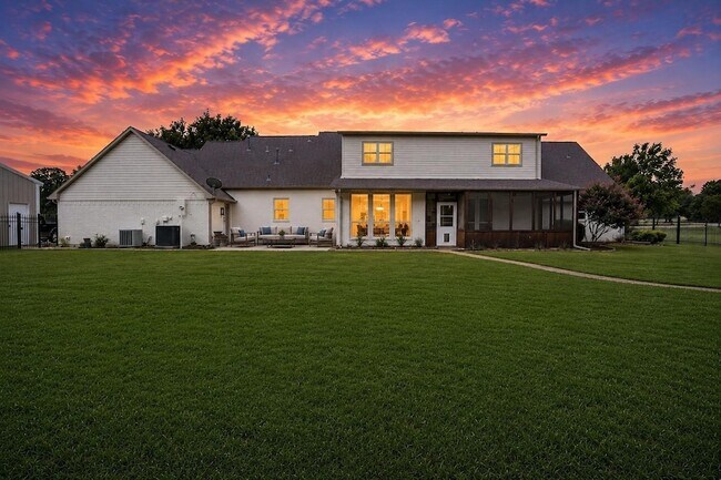 Building Photo - 890 Topaz Ln