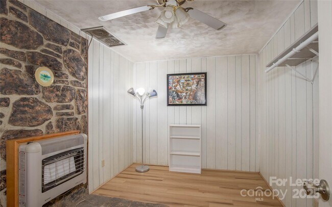 Building Photo - 2038 Toms Creek Rd