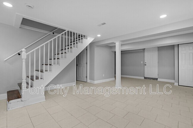 Building Photo - 4902 Gilray Dr