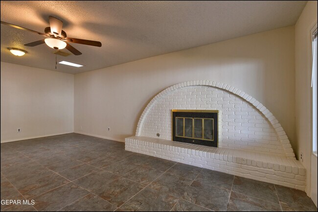 Building Photo - 3433 Clearview Ln