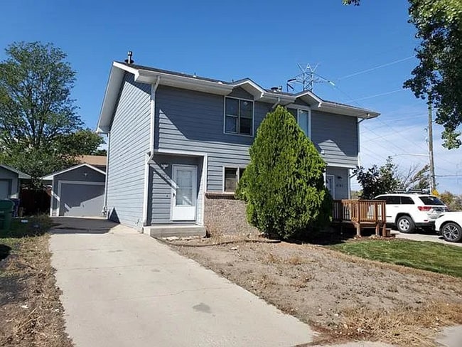 Building Photo - 3 bedroom, 2 bath new Centennial Lake