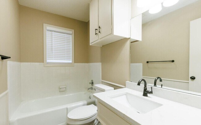 Building Photo - 3406 65th Dr