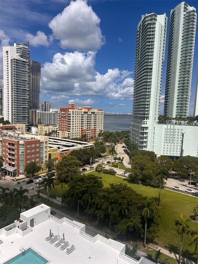 Building Photo - 275 NE 18th St