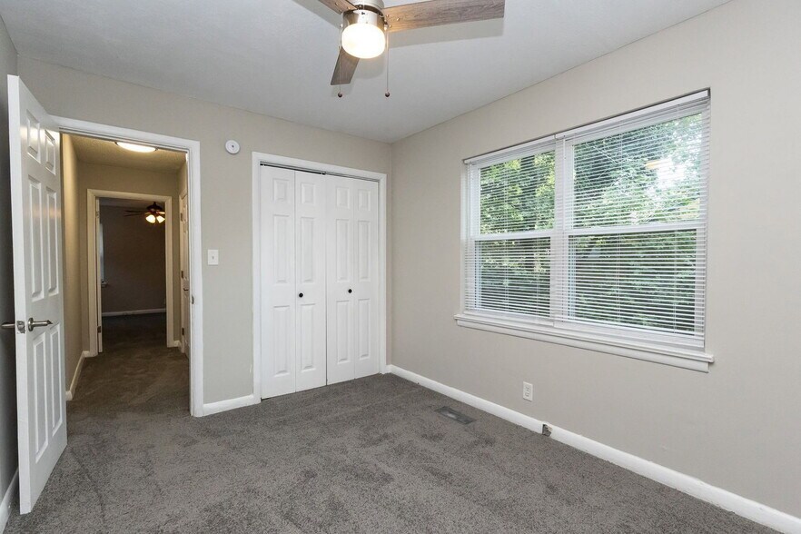 Building Photo - 305 Sunrise Ln