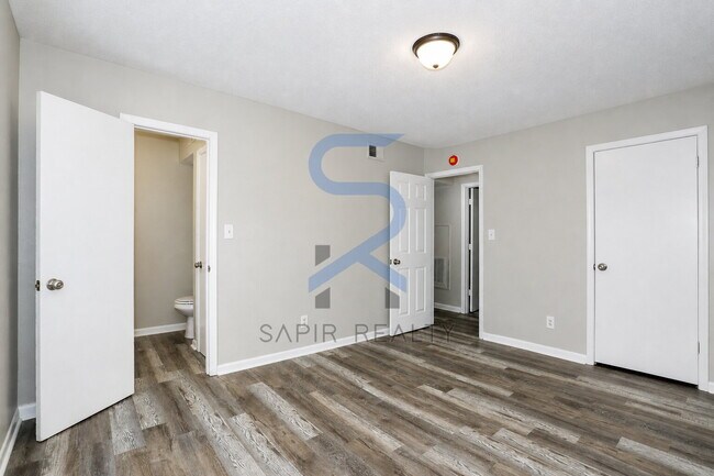 Building Photo - Limited-Time Move-In Promotion! Move in on or before May 31st  and receive your choice of incenti...