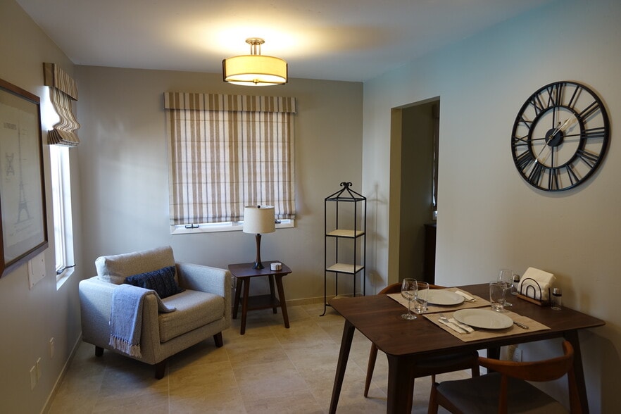 Kitchen-living room combination - 2620 Tallant Rd