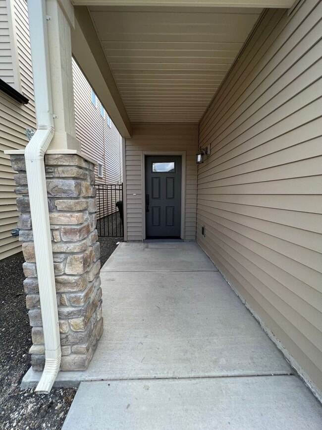 Building Photo - Beautiful 4 bed 2.5 bath Blackrock home in the Verado Subd just off N Locust Grove and Ustick Rd