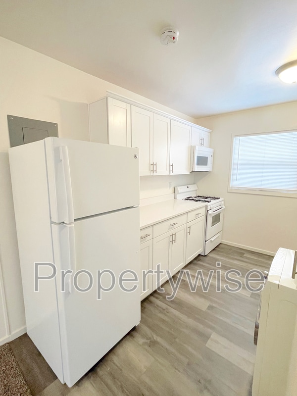 Building Photo - 1094 W 1520 N