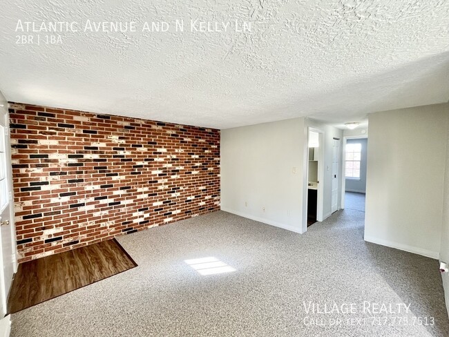 Building Photo - Newly-remodeled! Affordable 2-bed in Red L...