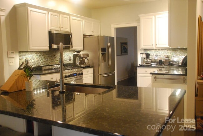 Building Photo - 14 Dianthus Dr