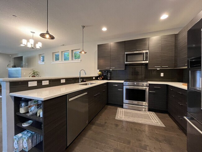 Building Photo - Spacious 2,511 Sq Ft Wilsonville Townhome with Vaulted Loft, Modern Kitchen & Attached Two-Car Ga...