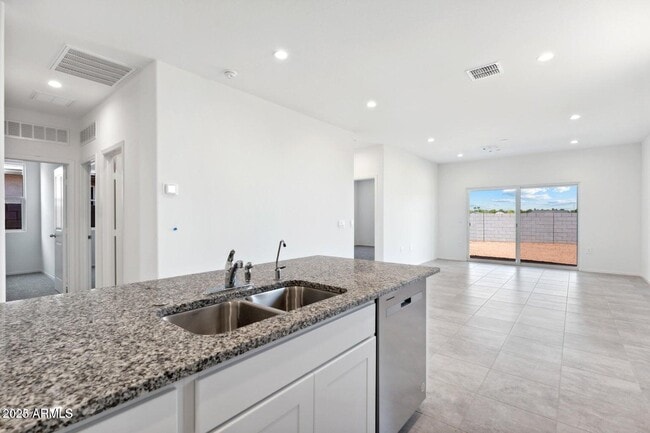 Building Photo - 1597 E Squire Dr