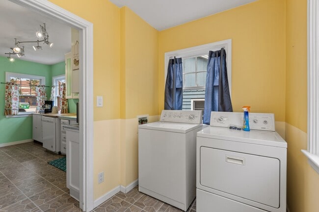 Building Photo - 1411 W Fort St