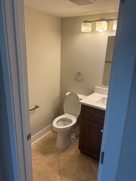 Building Photo - 4956 Harbor Villa Ln