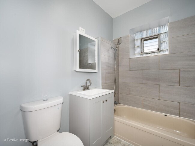 Building Photo - 4024 N Kedzie Ave