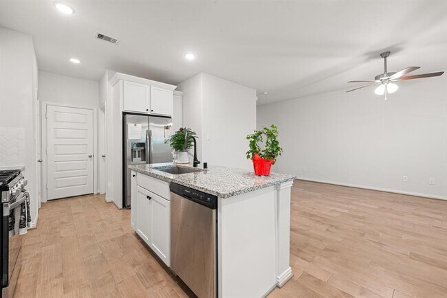 Building Photo - 27931 Western Crk Ct