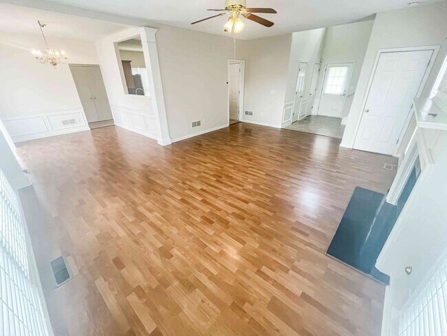 Building Photo - Alpharetta - 3BR - Finished Basement!