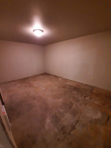 Building Photo - 3135 Runway Ave