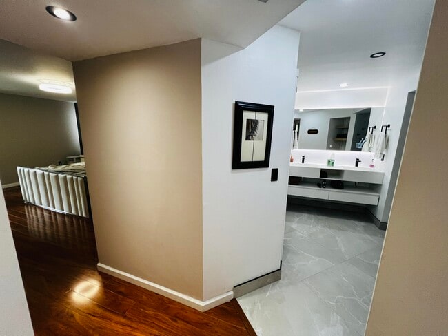 Building Photo - 1201 River Reach Dr