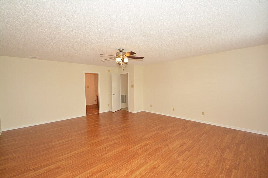 Building Photo - 14289 Weeping Cherry Dr