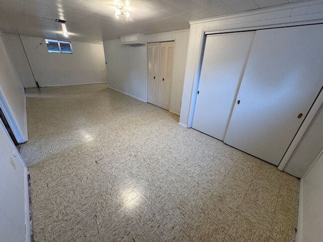 Building Photo - Spacious 3-Bed, 2-Bath Home with Included ...