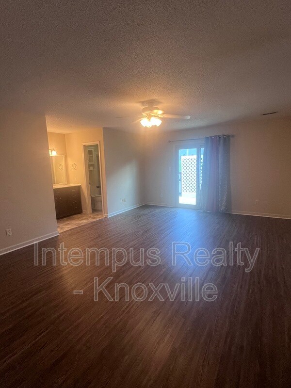 Building Photo - 813 Villaview Way