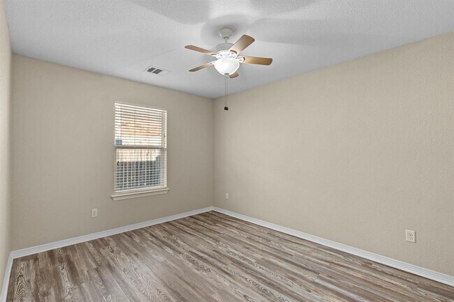 Building Photo - 318 Pond View Pass