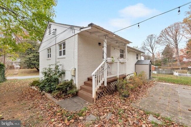 Building Photo - 3825 Larchwood Rd