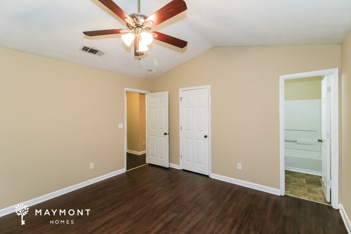 Building Photo - 2624 Laurel View Dr