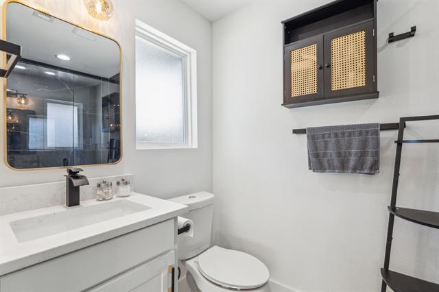 Building Photo - 2516 Highwood Dr