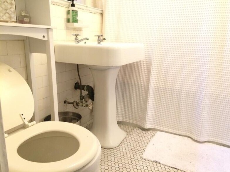 Building Photo - 1622 Massachusetts Ave