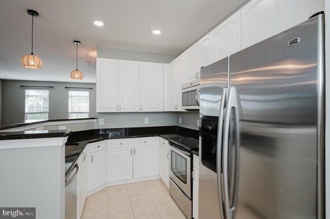 Building Photo - 557 Rhapsody Ct