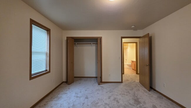 Building Photo - Charming 2 Bedroom  in the Heart of Black ...